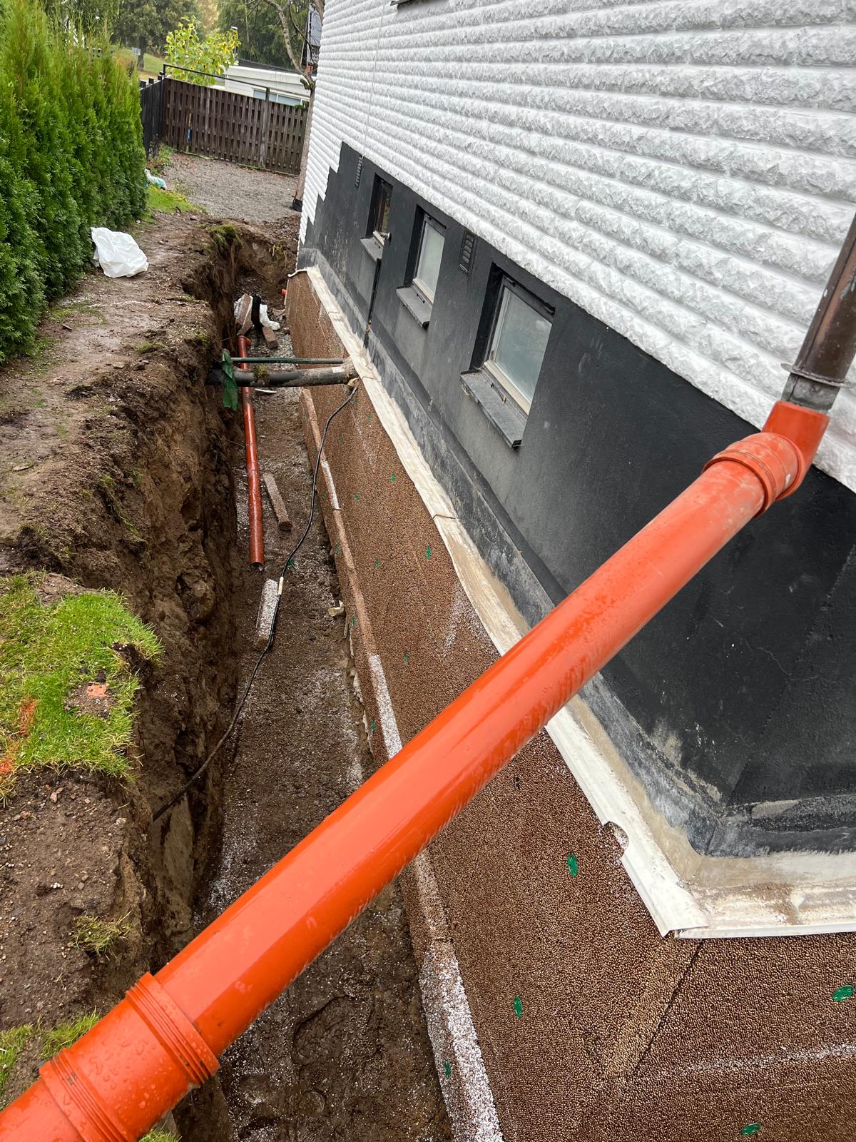 Dränering pågår vid bostadshus, Växjö med omnejd
